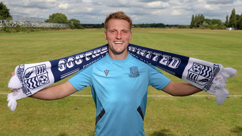 Scott-Morriss Signs New Deal! | Southend United Football Club